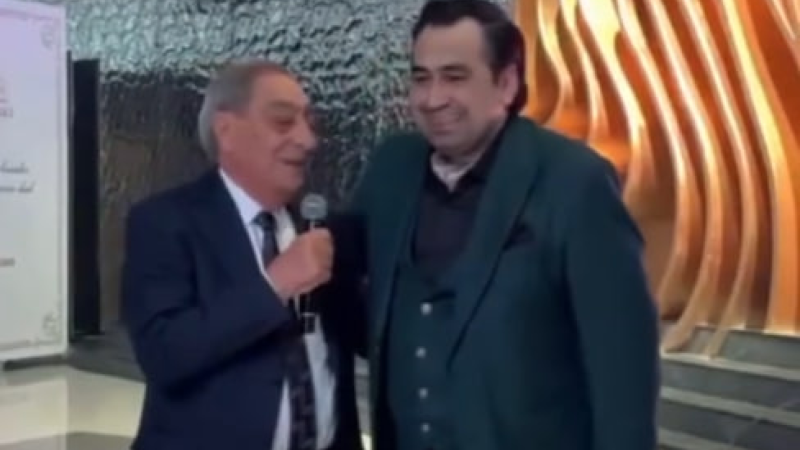 Rəşid Mahmudov toyda sumqayıtlı müğənnini təriflədi