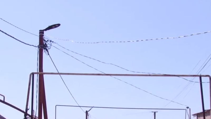 Sumqayıtda təhlükə yaradan dirəklərdən ŞİKAYƏT