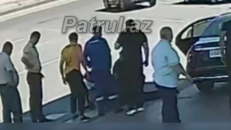Qəfil yerə yıxılan sürücünü Sumqayıt polisi xilas etdi