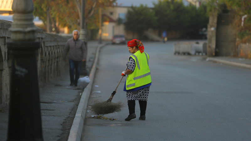 Sumqayıtda süpürgəçilərin maaşından pul kəsiləcək? - İDDİA