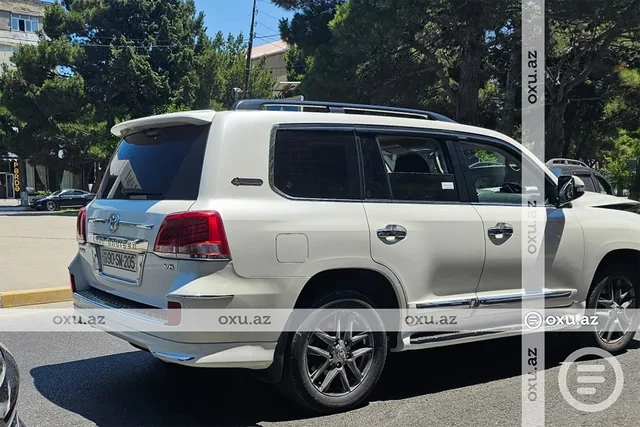 Sumqayıtda Opel qadını vurdu, sonra isə Toyotanı əzdi