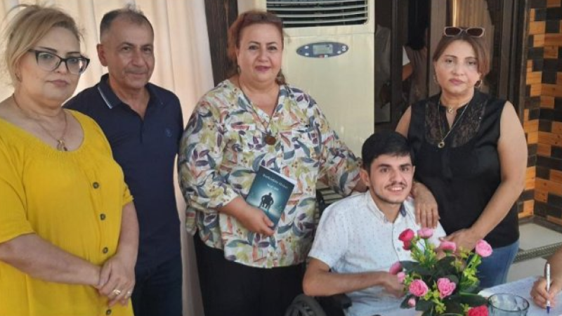 Fiziki məhdudiyyətli sumqayıtlı gəncin həyatı kitab oldu