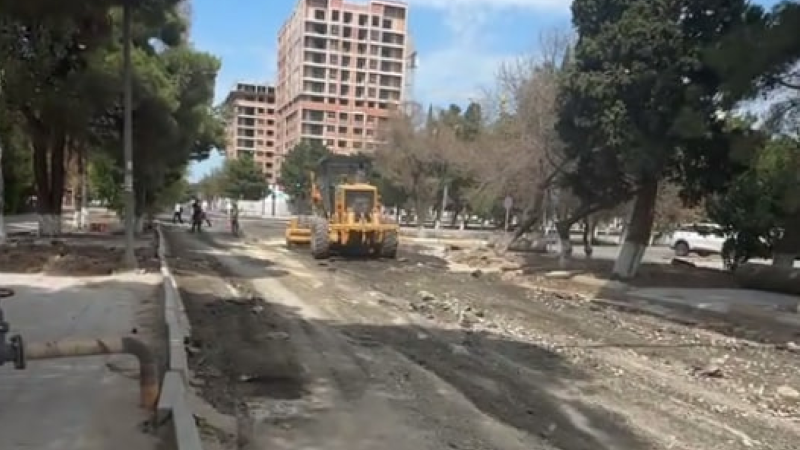 Sumqayıtda aylar əvvəl çökmüş yol asfaltlanır