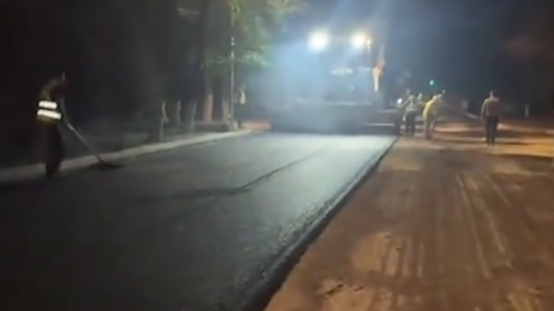 Sumqayıtda aprel yağışlarından sonra çökən yol yenilənir