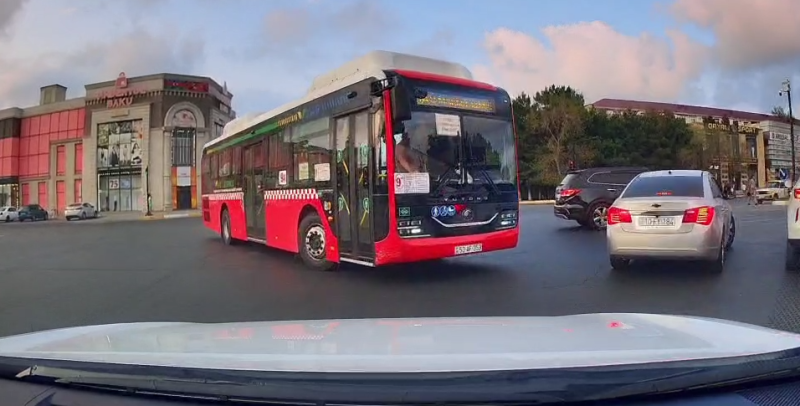 Sumqayıtda avtobus sürücüsünün ÖZBAŞINALIĞI - İDDİA