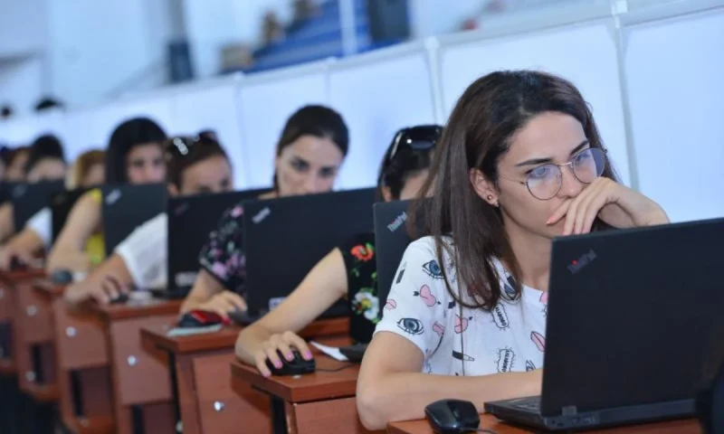 Direktor olmaq istəyənlərin NƏZƏRİNƏ: MÜDDƏT UZADILDI