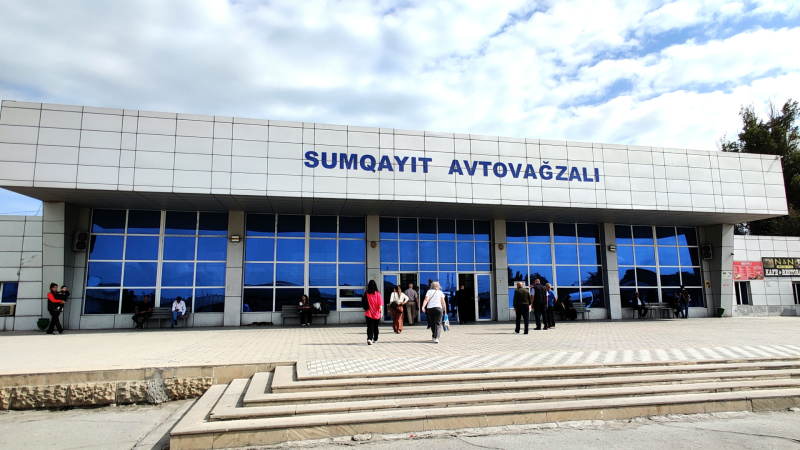 Sumqayıt avtovağzalına gedən yol pivəxanadan keçir - VİDEO