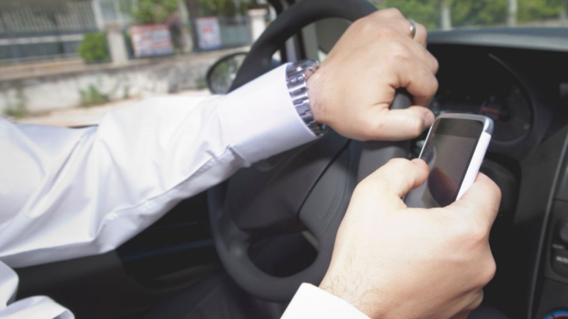 Sükan arxasında telefon istifadə edənlərin nəzərinə