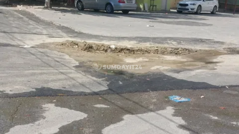 Sumqayıtda hər ay qazılan ərazidə problemli boru yeniləndi