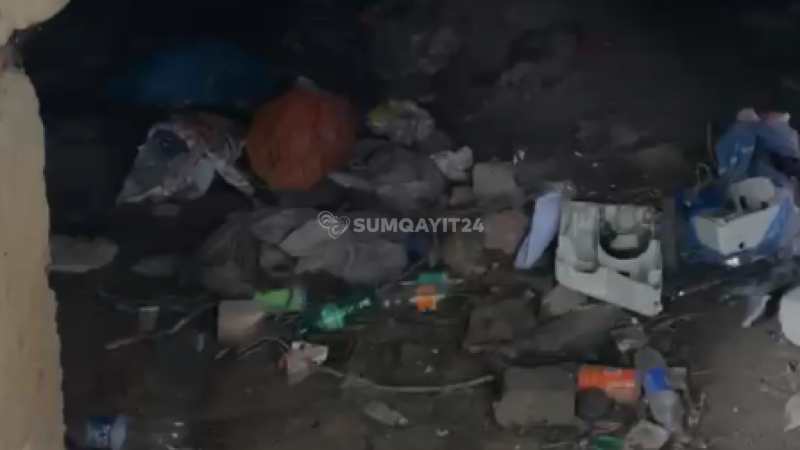 Sumqayıtda binanın zirzəmisini zibilxanaya çeviriblər