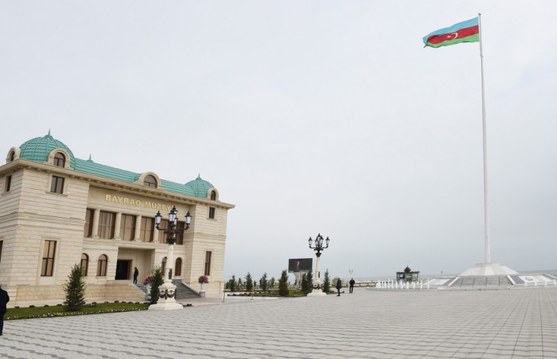Sumqayıtın ən çox şəkil çəkilən yerlərindən biri - Bayraq Meydanı