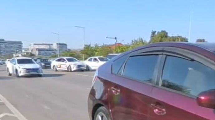 Ara işləyən taksi sürücüsü zəncirvari qəza törətdi