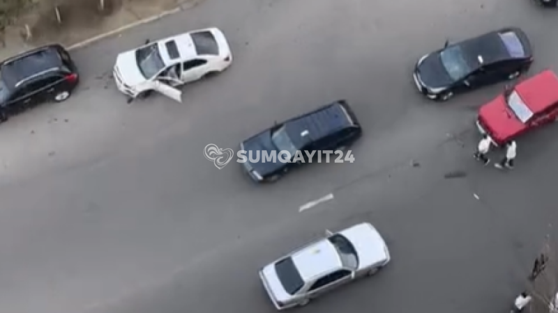 Babək küçəsində iki maşın toqquşub