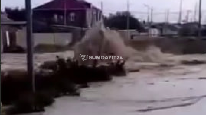 Stansiya Sumqayıtda kommunal qəza - ərazi keçilməz oldu