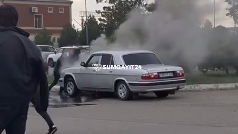Sumqayıtda maşın qəfil yandı