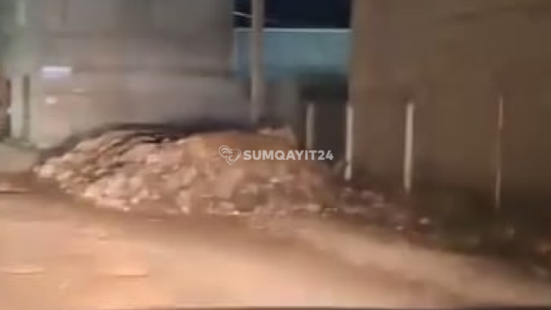 Sarayda küçənin bir hissəsini inşaat qalıqları zəbt edib - ŞİKAYƏT