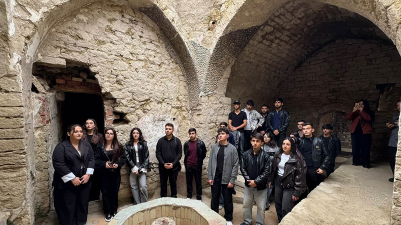 Sumqayıtda tarixi abidəyə ekskursiya: Gənclər Corat hamamında