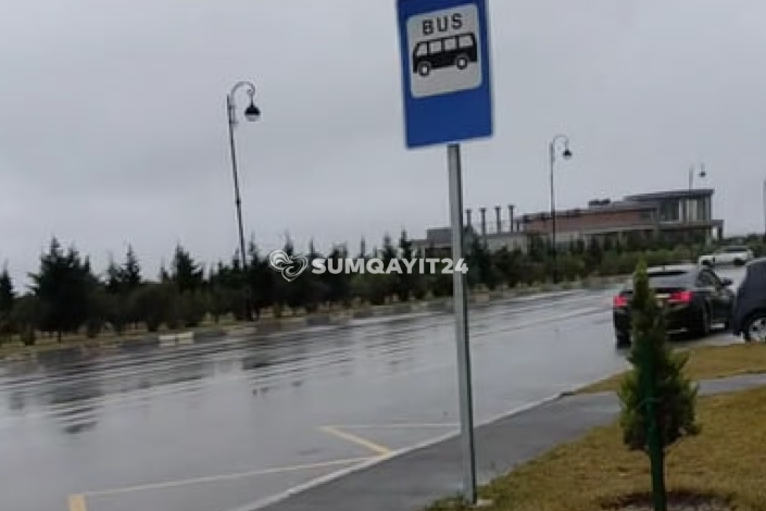 Marketdən avtobus dayanacağı kimi istifadə edən sumqayıtlılar
