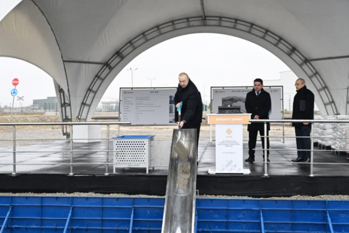 İlham Əliyev Sumqayıtda polipropilen və laminatlı kisə istehsalı müəssisəsinin təməlini qoyub