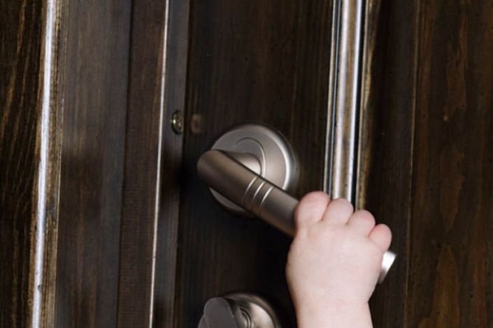 Sumqayıtda köməksiz vəziyyətdə qalan azyaşlı xilas edildi - VİDEO