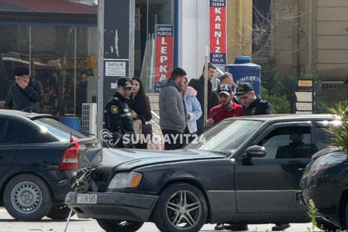 Sumqayıtda qəza: İki avtomobil toqquşdu