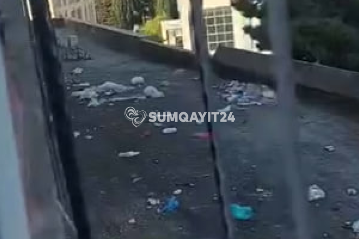 "14 mərtəbə"də utandıran görüntü - "Zibillər pəncərədən atılır"