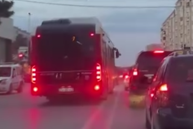 "7 nömrə"nin sürücüsü yola "protiv" girdi