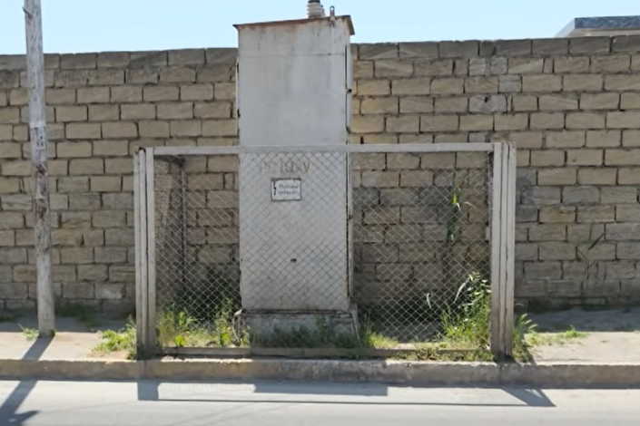 Sumqayıtda məktəb yolunu təhlükə "zəbt edib"