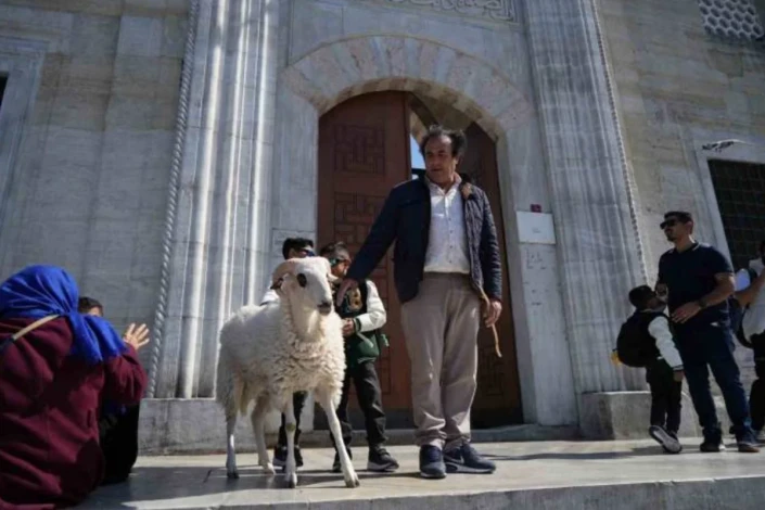 Qurban bayramı: Bayram namazı vaxtı, qurbanlığın şərtləri