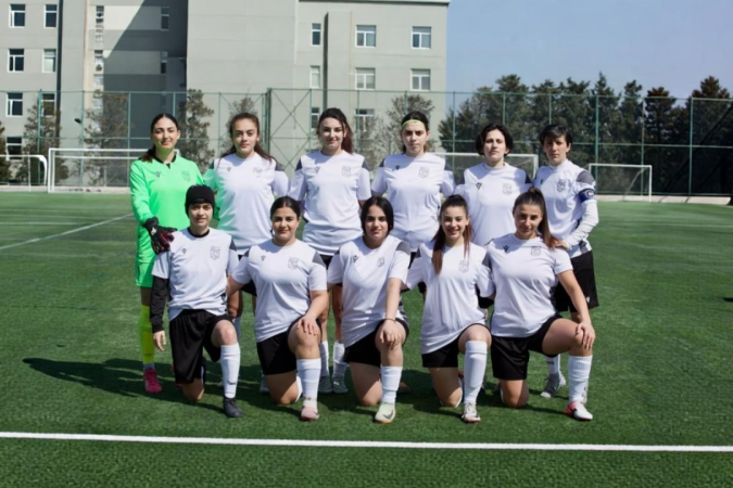 Sumqayıtın xanım futbolçuları MÜKAFATLANDIRILIB
