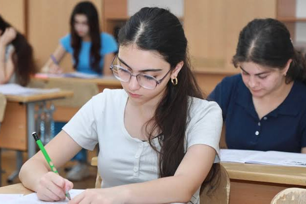 Sumqayıtda bu məktəblər ingilis dili nəticələrinə görə FƏRQLƏNDİ