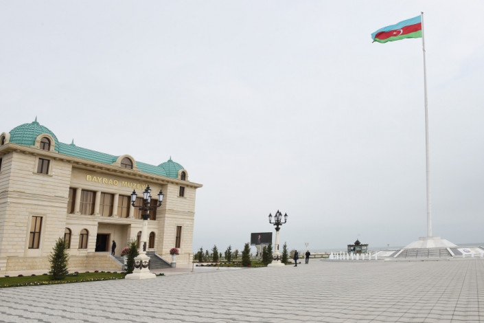 Sumqayıtın ən çox şəkil çəkilən yerlərindən biri - Bayraq Meydanı