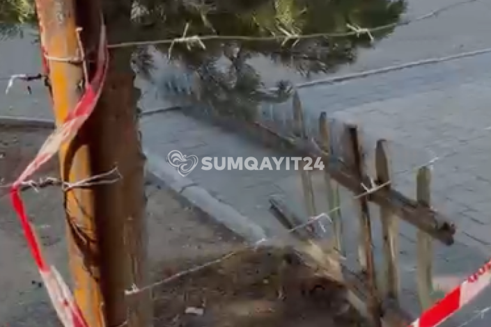 Sumqayıtda məktəbin ətrafına tikanlı məftil çəkilib - AÇIQLAMA