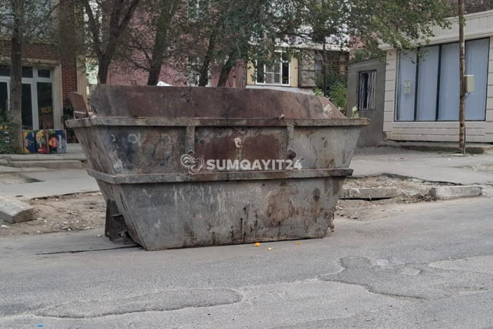 Sumqayıtda zibil qutularının dolub-daşdığı ərazi təmizləndi