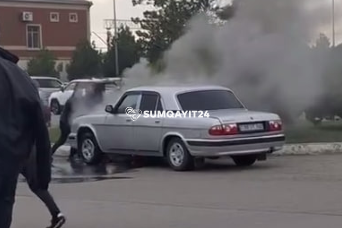 Sumqayıtda maşın qəfil yandı
