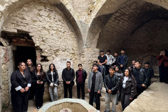 Sumqayıtda tarixi abidəyə ekskursiya: Gənclər Corat hamamında