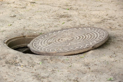 Sumqayıtda kanalizasiya qapaqlarını oğurlayanlar peydə olunub