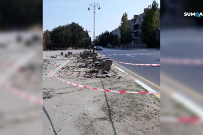 Sumqayıtda Mehdi Hüseynzadə adına stadionun yaxınlığındakı səkilərdə piltələr yenilənir