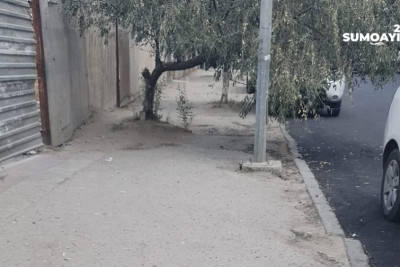 Sumqayıt: Üzeyir Hacıbəyov küçəsinin bir hissəsində piyada üçün səkilər dağılmış haldadır