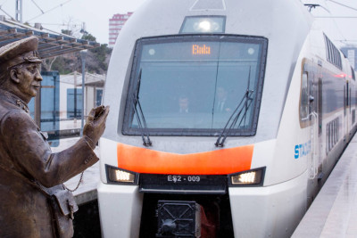 Sumqayıtdan Bakıya gedən sürət qatarında sərnişin sıxlığı yaşanır