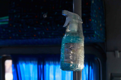 Sumqayıtda avtobuslarda əl dezikfantları yararsız hala düşüb