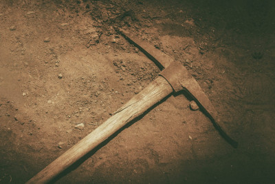 Novxanıda qətl: naməlum şəxs külünglə öldürülüb və bağda basdırılıb