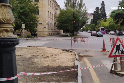 Sumqayıtda mərkəzi prospektlərdən birində səkilərin örtüyü yenilənir