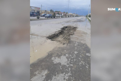 Sumqayıt: Çerkassı küçəsində su borusu partlayıb
