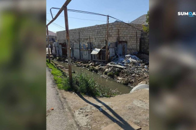 Sumqayıt: "Yaşıl dərə"də çirkab sular yerin üstü ilə axıdılır