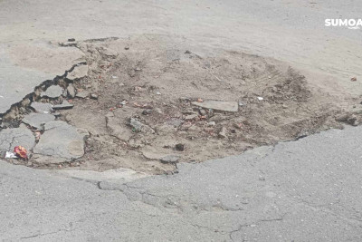Sumqayıt şəhər Məhkəməsinin önündəki yolda çökəkliklər yaranıb