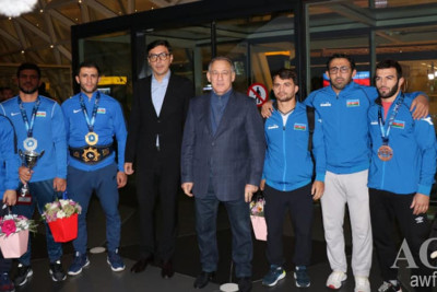 Sumqayıtlı güləşçi Murad Məmmədov vətənə döndü