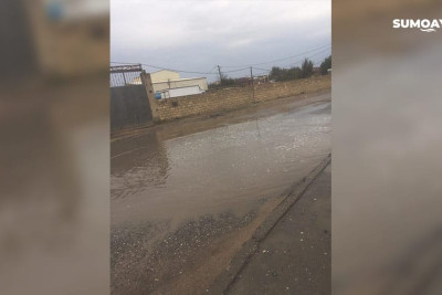 Sumqayıtda yağış yağdı - "göl" yarandı