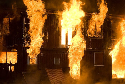 Sumqayıt: beşmərtəbəli yaşayış binasında mənzil yanıb