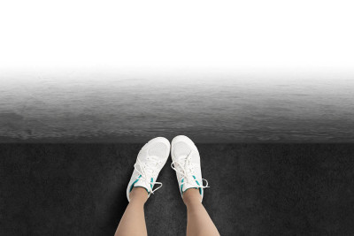 Sumqayıtda iki uşaq anası özünü hündürmərtəbəli binadan atıb